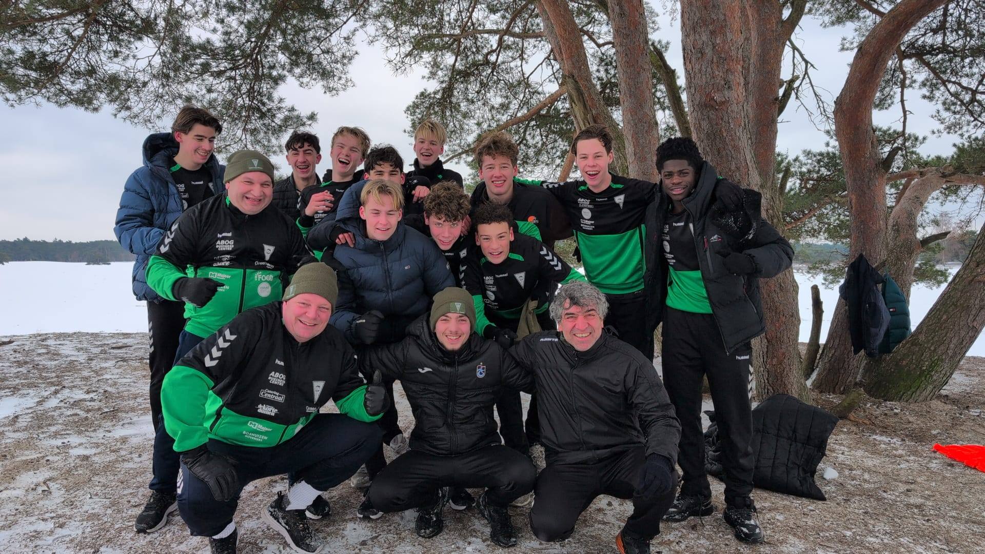 JO19-1 traint in de sneeuw