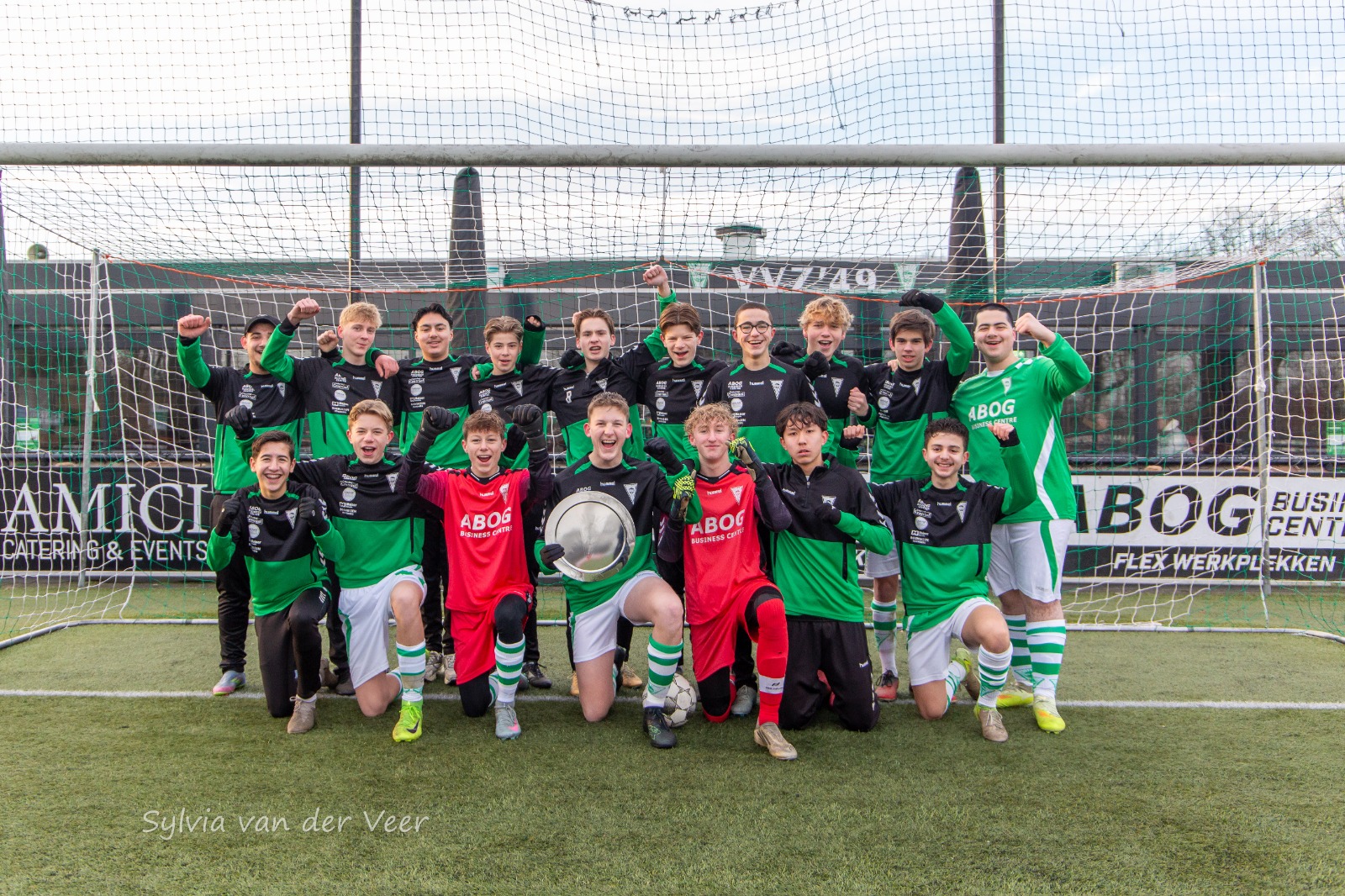 Zeldzame dubbelslag voor JO16-1: Twee keer kampioen in een half seizoen!