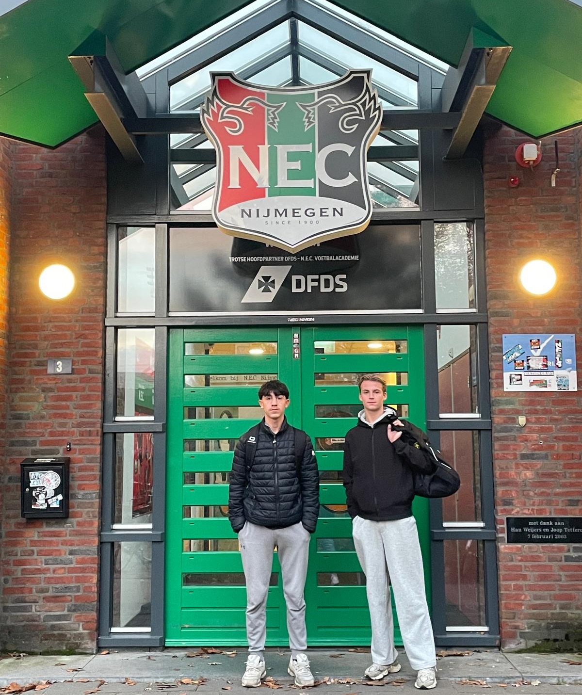 Top talenten Deniz en Sil draaien mee bij O19-1 van NEC in Nijmegen